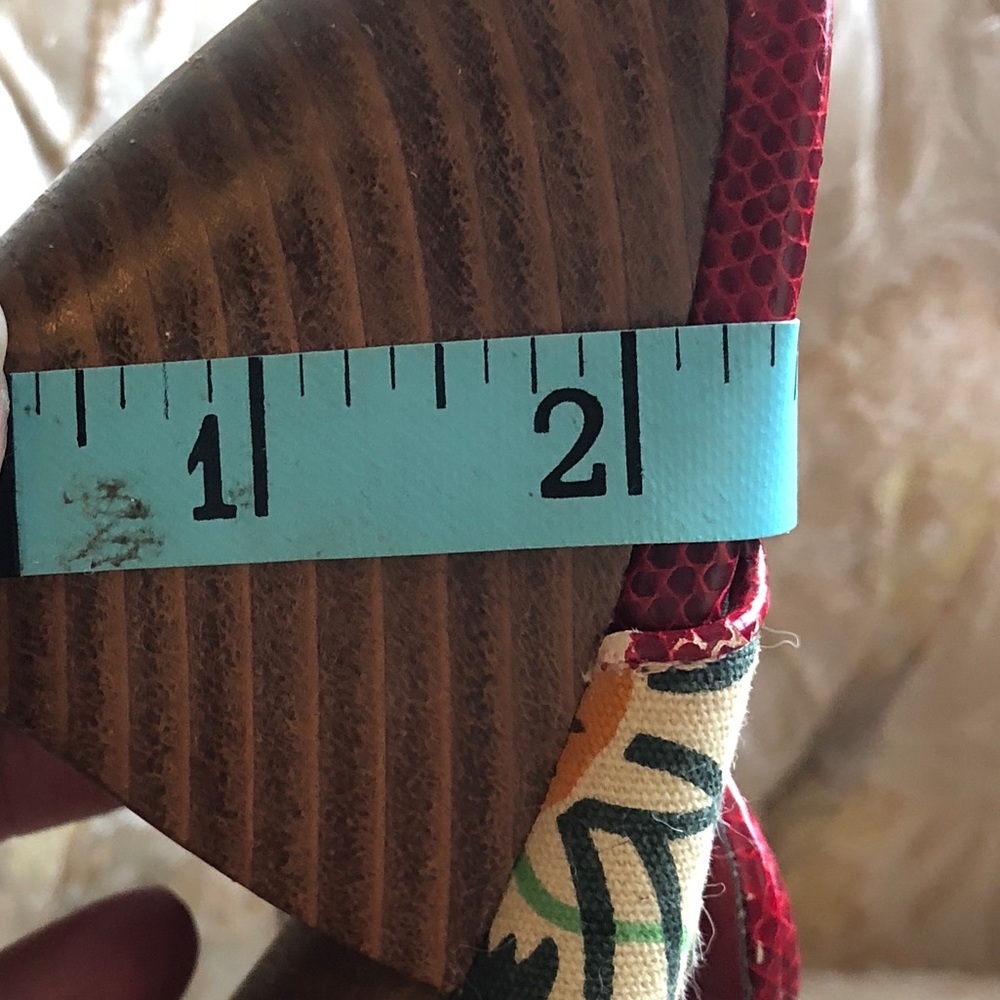 **SOLD **Floral Print wooden heels - Picture 6 of 6